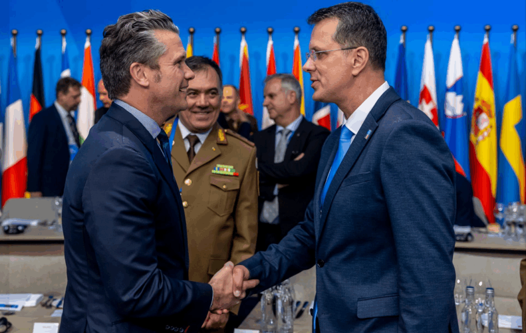Întâlnire între Ministrul Apărării, Ionuț Moșteanu și Pete Hegseth la Summitul NATO de la Haga