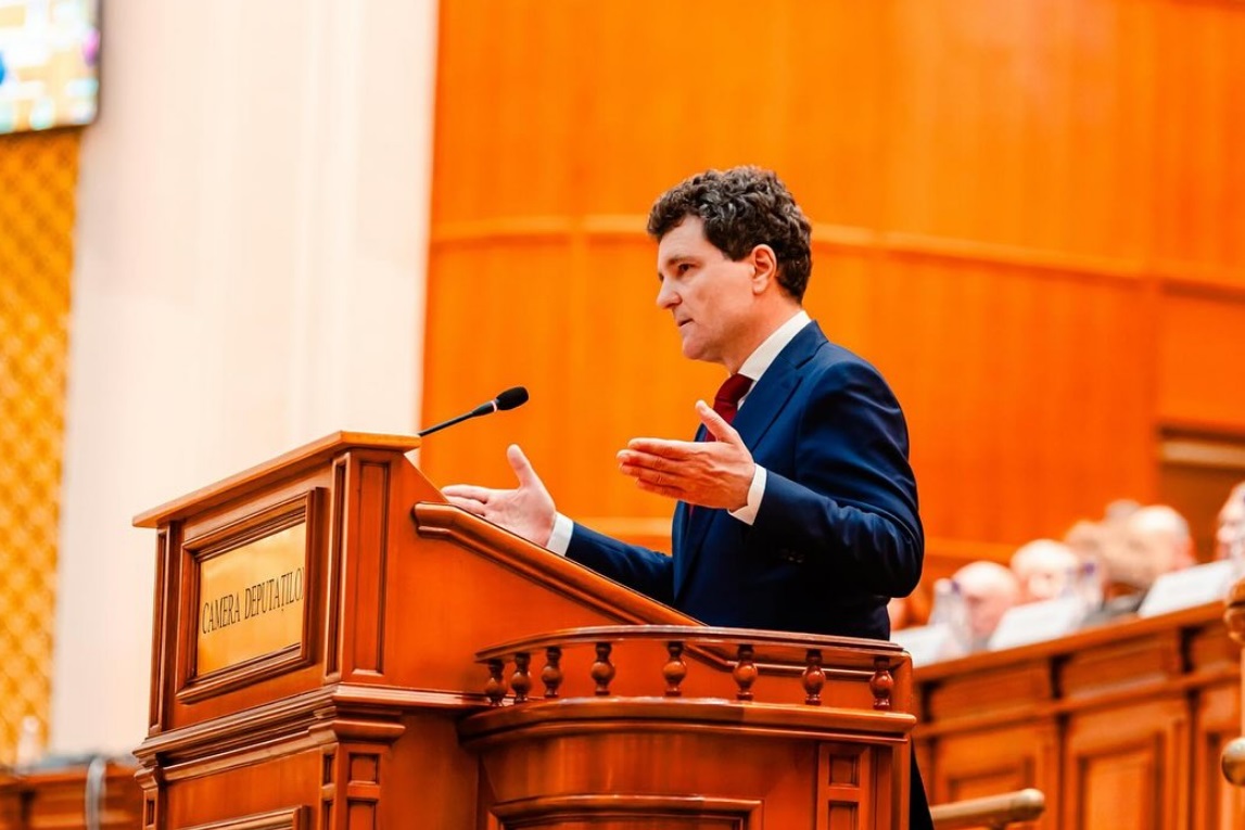 Nu se poate ca președintele să spună una și consilierul său să spună exact invers Nu se poate ca președintele să spună una și consilierul său să spună exact invers