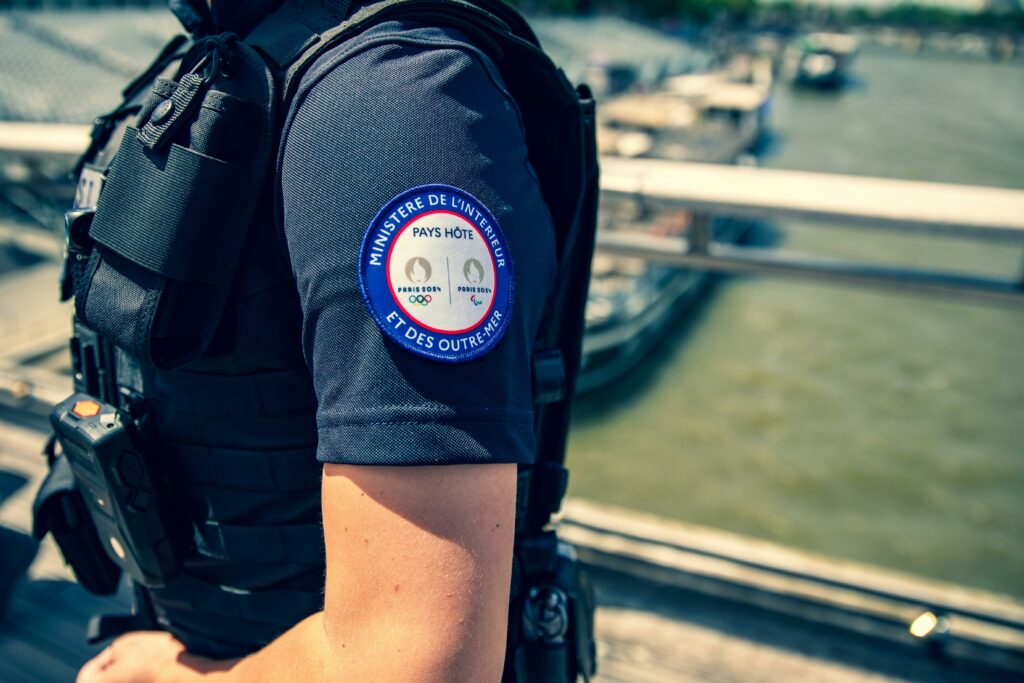 Franța: Adolescentul care a înjunghiat o profesoară săptămâna trecută, a murit la spital