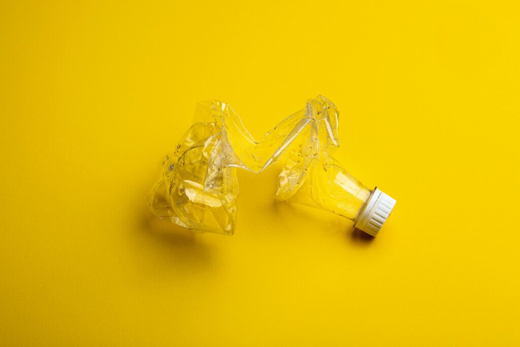 Viitor medical mai sustenabil? Bacteriile pot transforma deșeurile din plastic în paracetamol