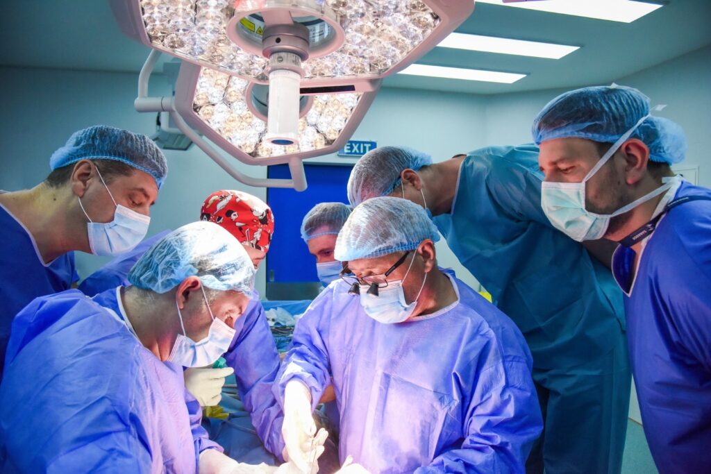 Comunicat. Performanțe deosebite în transplantul hepatic de la donator viu, la Spitalul Clinic SANADOR