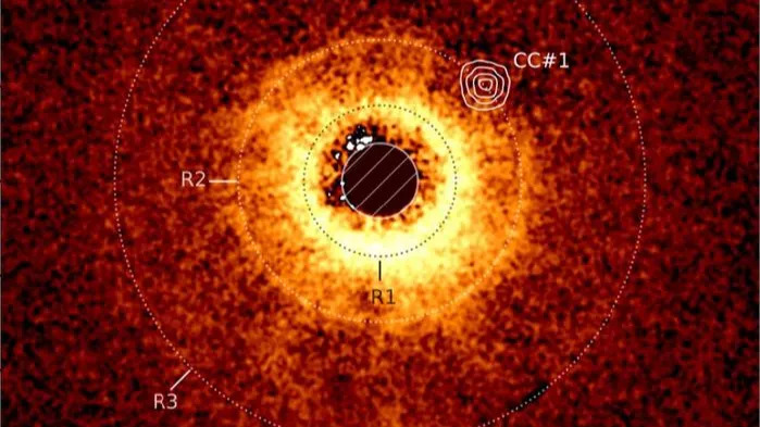 Telescopul James Webb a descoperit o planetă de dimensiunea lui Saturn care modelează un disc stelar