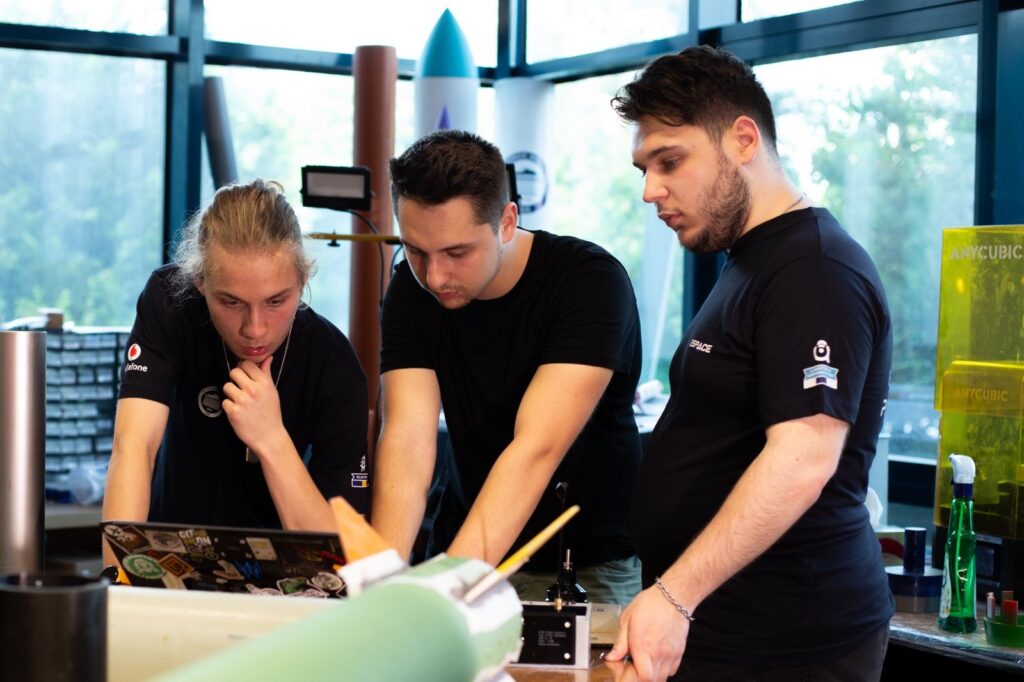 România lansează o rachetă supersonică în SUA: Studenții de la 2SPACE, finaliști ai campaniei „100 de tineri pentru dezvoltarea României”, în cursa globală a inovației aerospațiale