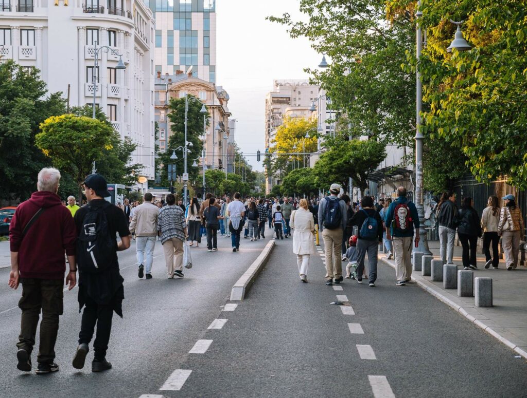 Weekend pe Calea Victoriei. „Străzi deschise” din București se extinde pe străzile Piața Amzei și Christian Tell