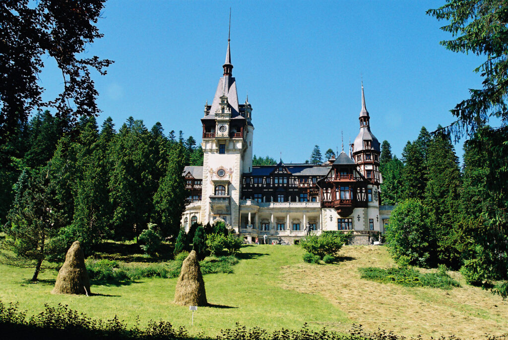 Ministerul Culturii anunță ce se întâmplă cu clădirile de patrimoniu din Sinaia afectate de furtună