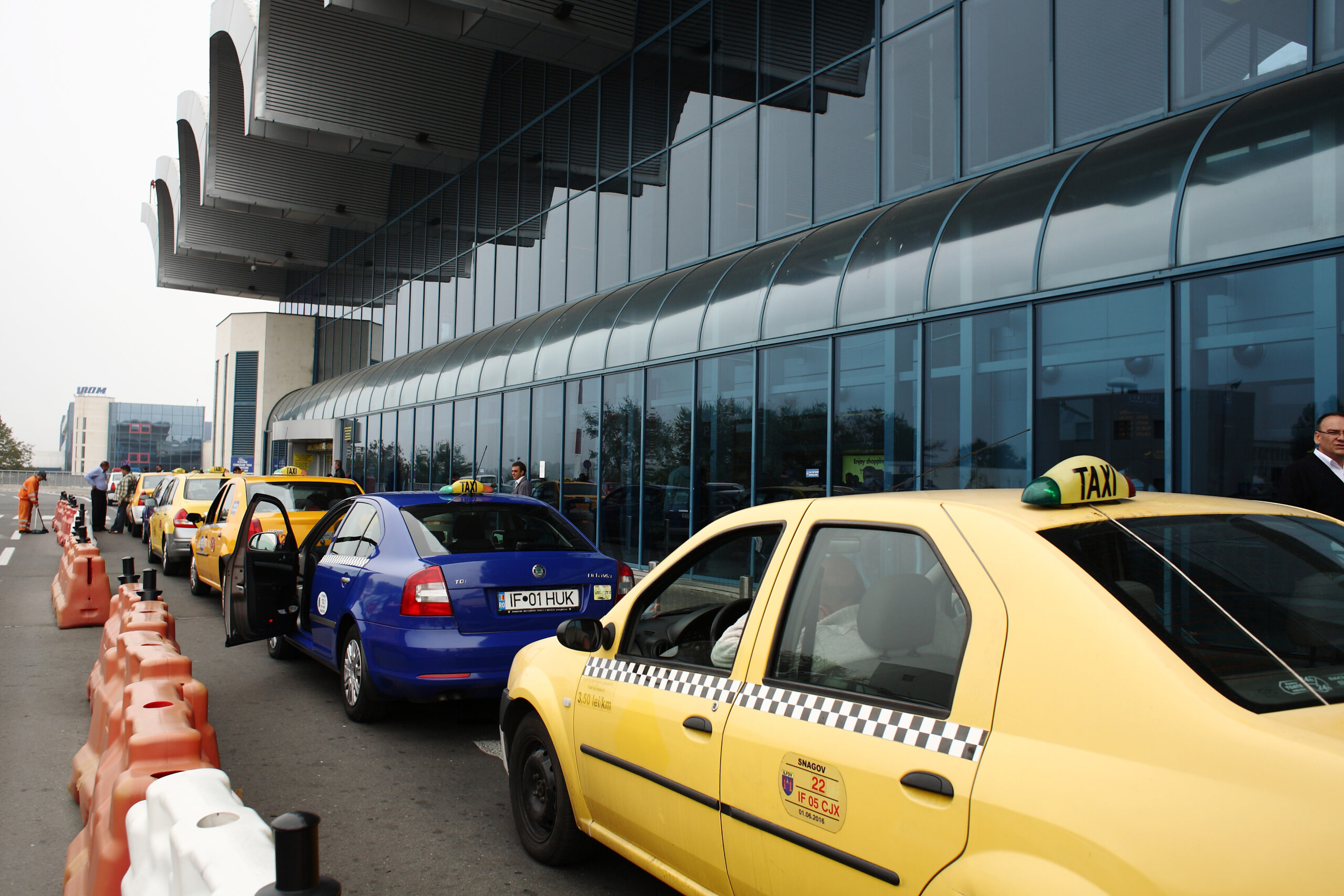 Aeroportul Otopeni înăsprește regulamentul pentru taximetriști