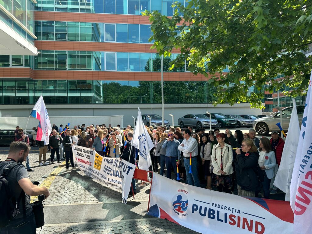 Ziua 5 de proteste la MIPE: salarii mai mici cu 42% pentru cei care gestionează fonduri europene