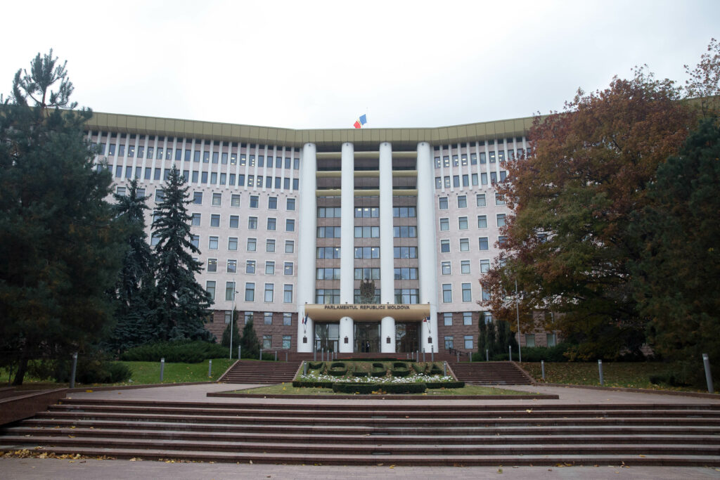 Un nou bloc politic ce reuneşte partide care vor unirea cu România se pregăteşte să intre în cursa electorală din Republica Moldova