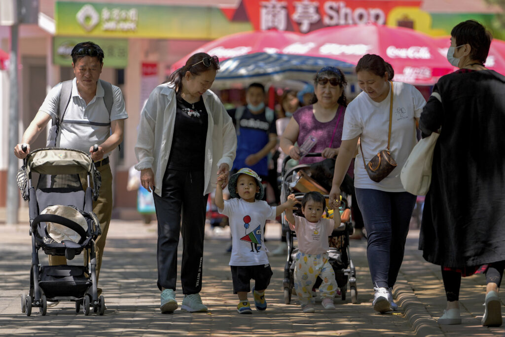 China acordă subvenții pentru îngrijirea copiilor în încercarea de a crește rata natalității