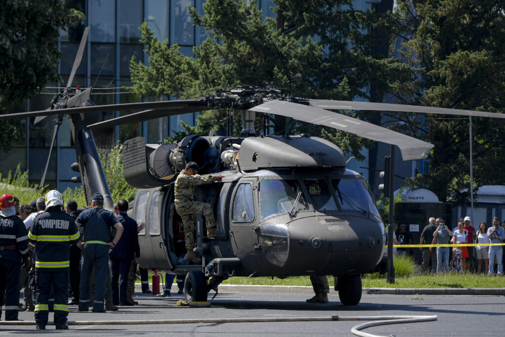 Incendiul de la Chilia Veche. Încă un elicopter Black Hawk intervine
