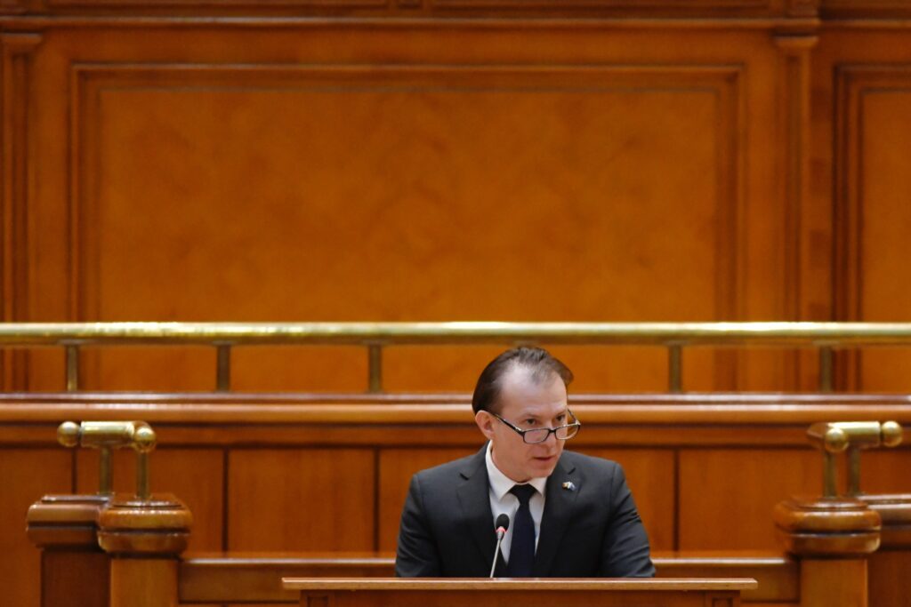 „Punct ochit, punct ratat”. Fost premier PNL: Comisia Europeană estimează un deficit de 8,6% din PIB în 2025 și de 8,4% în 2026