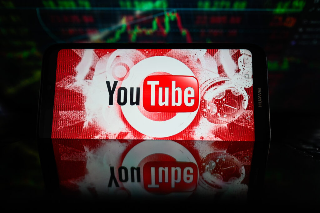 YouTube inclus în interdicția privind rețelele de socializare pentru adolescenți din Australia