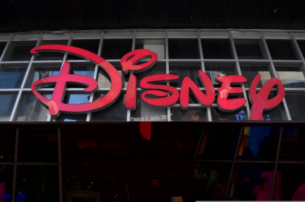 Disney dă în judecată o companie din Hong Kong pentru vânzarea ilegală de bijuterii cu Mickey Mouse
