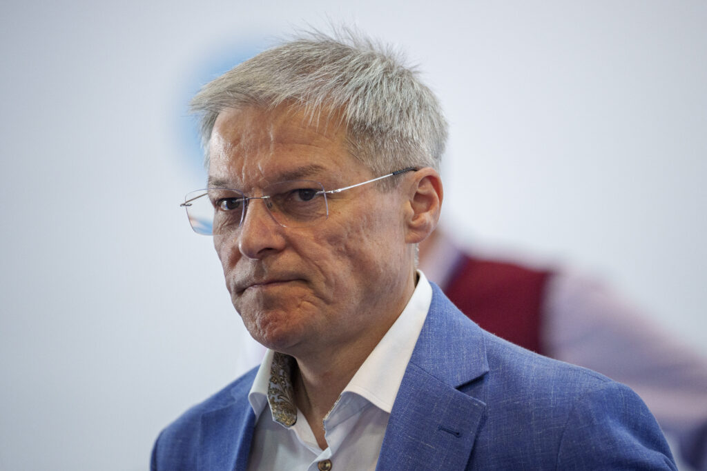 Un taximetrist a refuzat să îl ia pe Dacian Cioloș de la aeroportul Otopeni. Șoferul a fost amendat