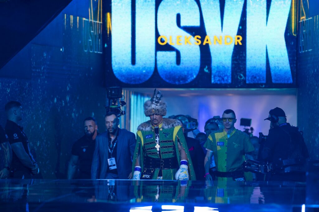 Oleksandr Usyk rămâne campion mondial la categoria grea după victoria cu Dubois