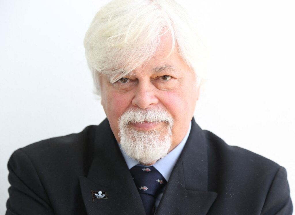 Interpol îl scoate pe activistul anti-vânătoare de balene Paul Watson de pe lista celor mai căutați
