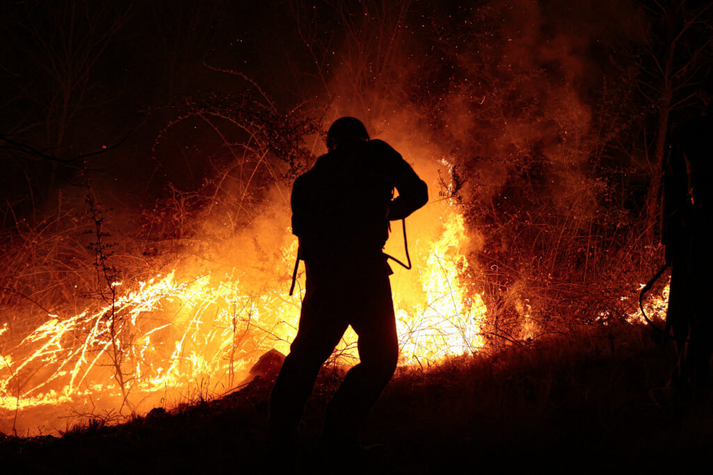 România sub flăcări. Incendii în lanţ pe fondul caniculei: peste 350 de hectare arse în mai multe judeţe