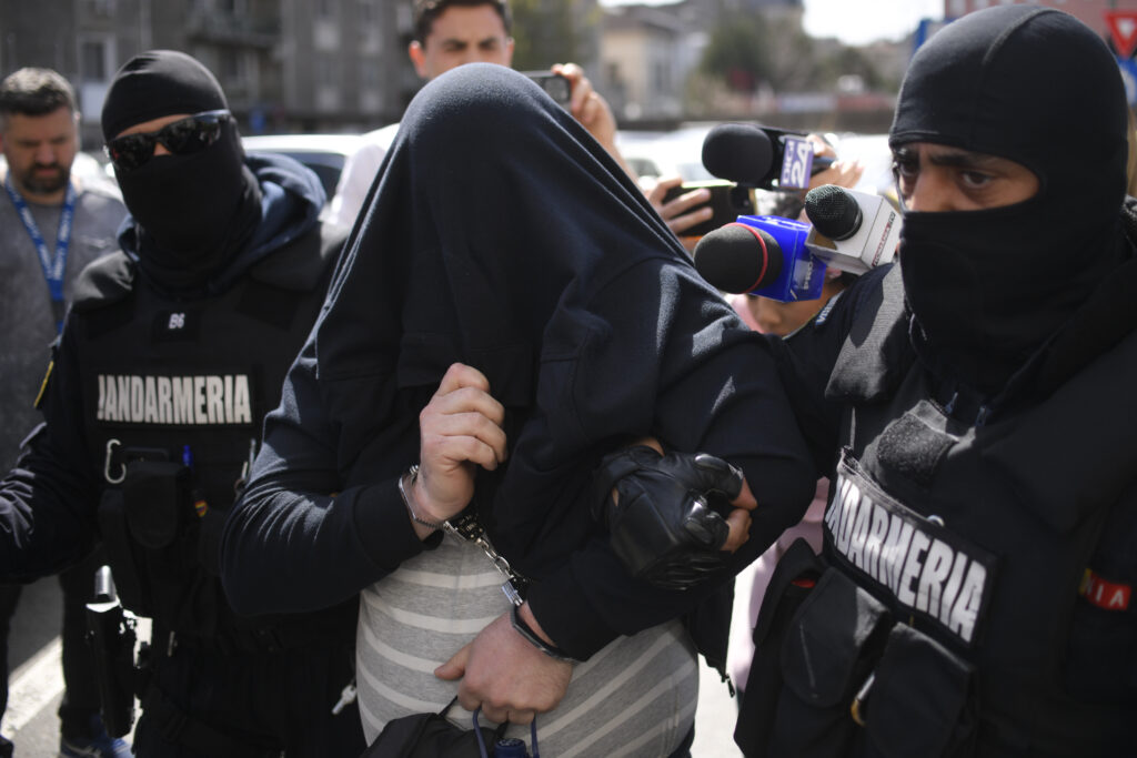 Patru jandarmi, agresați în timpul protestelor din Piața Victoriei