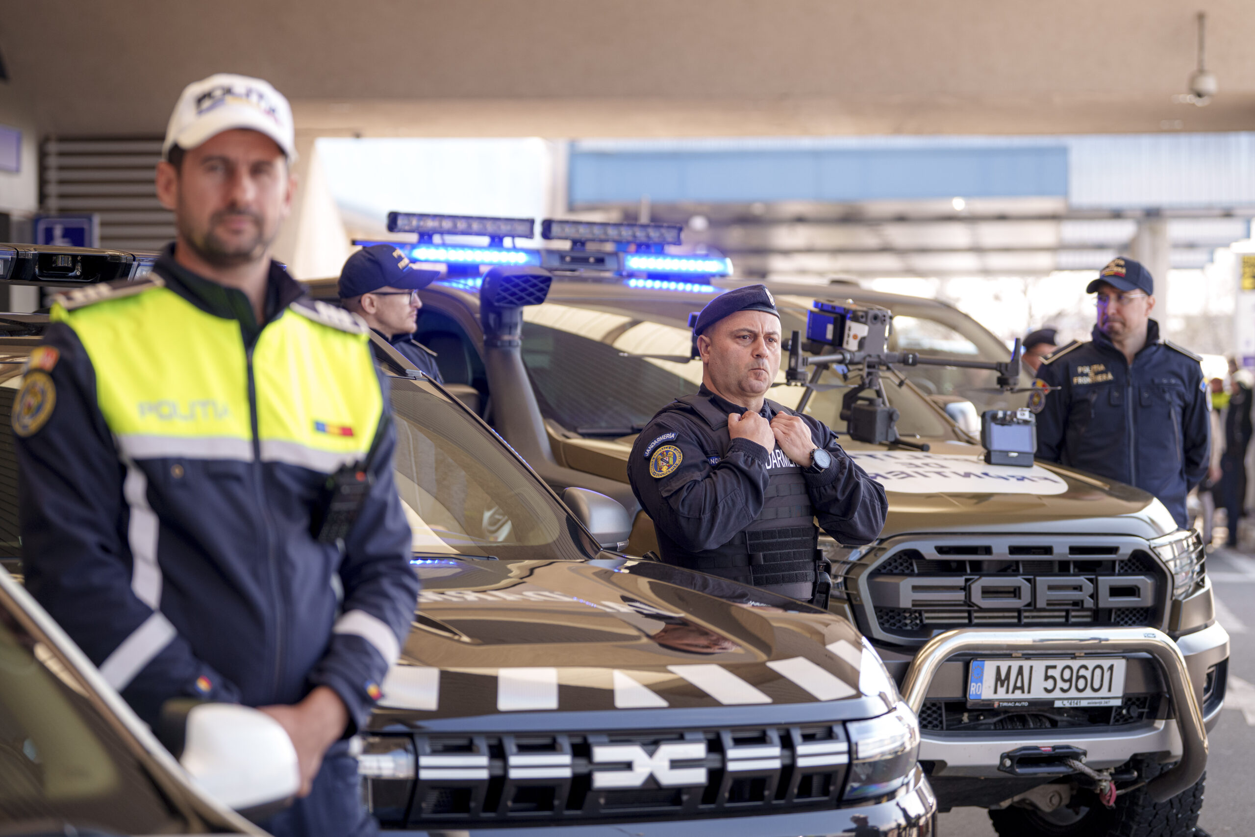 Sute de persoane și zeci de mașini, căutate în spațiul Schengen, au fost găsite de polițiști Sute de persoane și zeci de mașini, căutate în spațiul Schengen, au fost găsite de polițiști