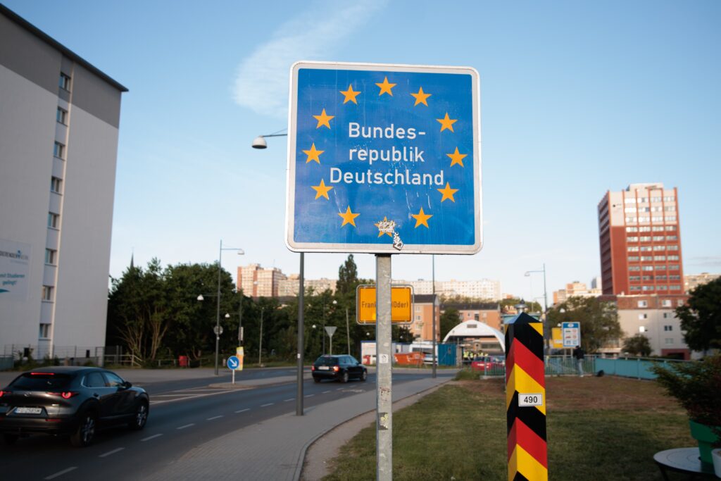 Polonia introduce controale la granițele cu Germania și Lituania