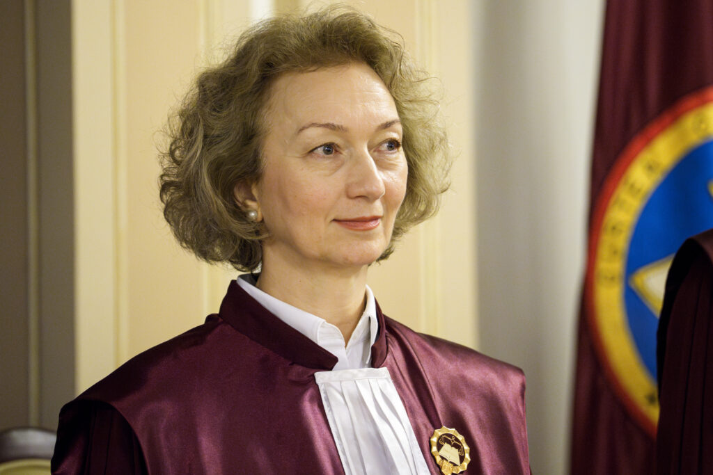 Simina Tănăsescu este noul președinte al CCR. Este prima femeie care conduce instituția