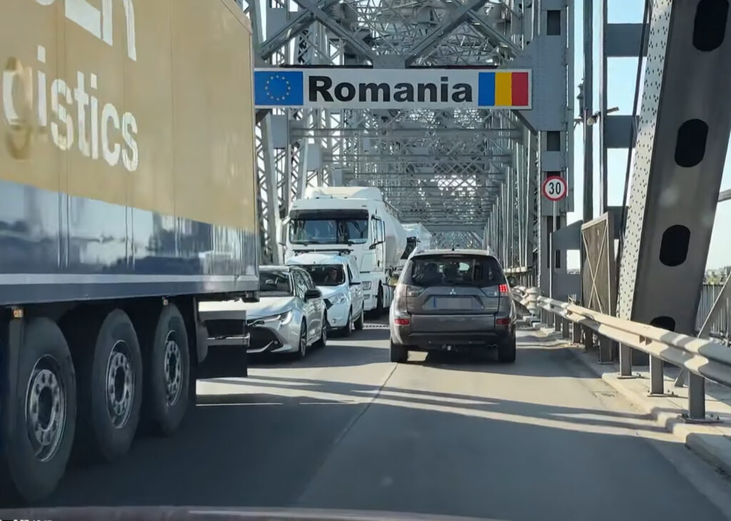 Blocaj pe Podul Giurgiu-Ruse: Trafic îngreunat din cauza unui camion defect