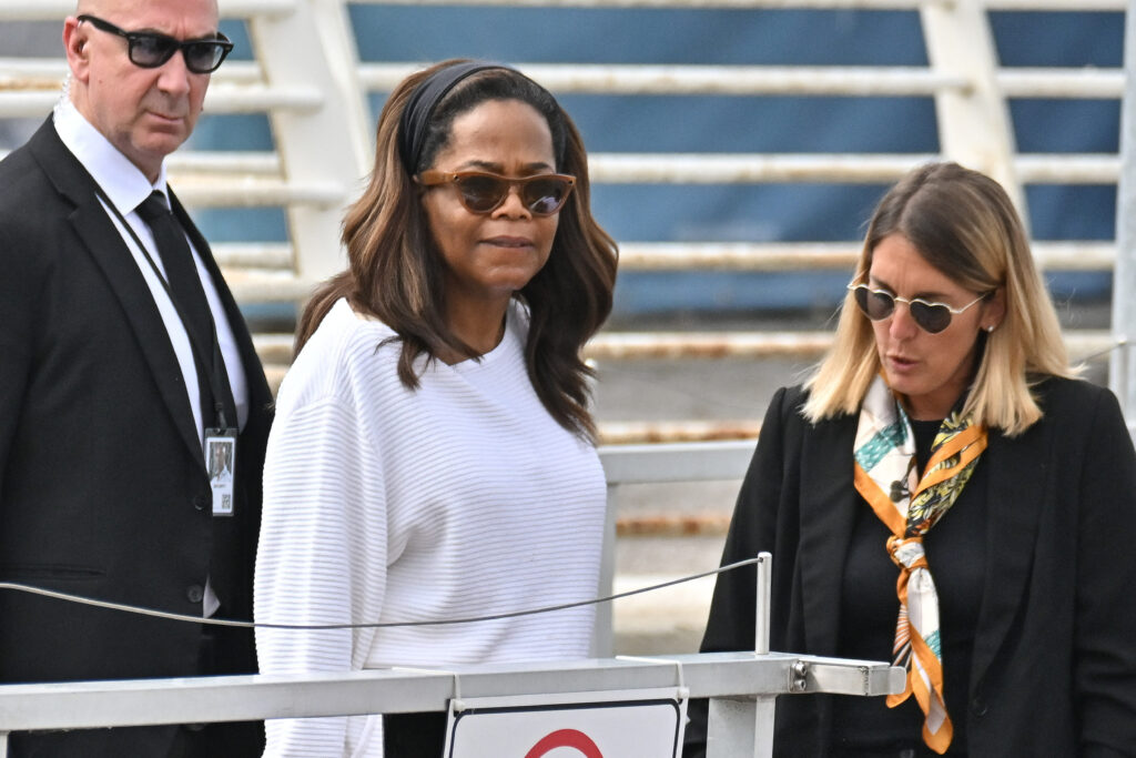Oprah Winfrey ar fi blocat un drum vital în timpul alertei de tsunami în Hawai. Vedeta TV neagă