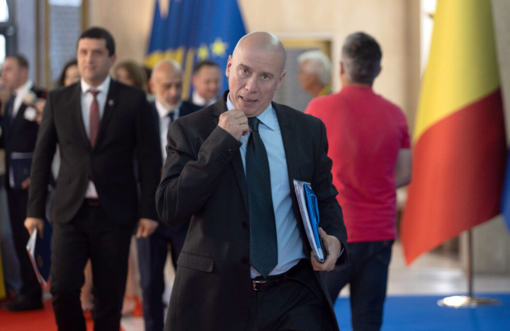Spectacolele de weekend ar putea fi anulate din toamnă. Ministrul Culturii: „Sectorul public doarme-n papuci, iertaţi-mi metafora„