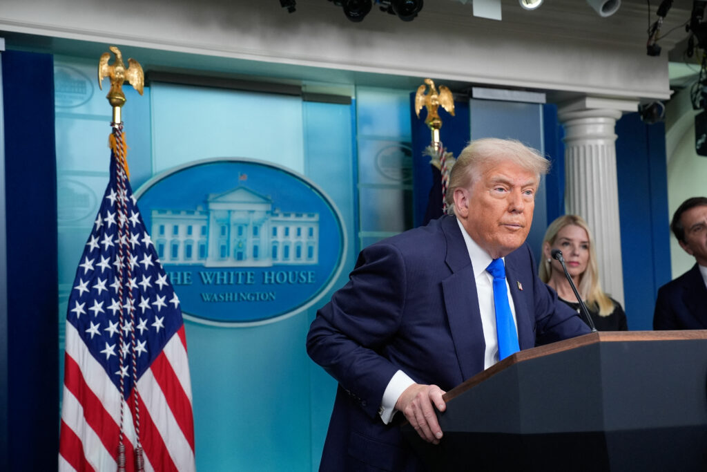 Proiectul fiscal al lui Trump a fost modificat și aprobat la limită de Senatul american