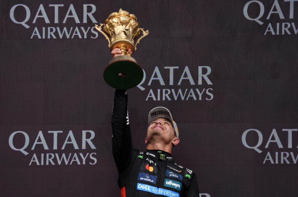 Lando Norris câștigă palpitantul Grand Prix al Marii Britanii pe ploaie
