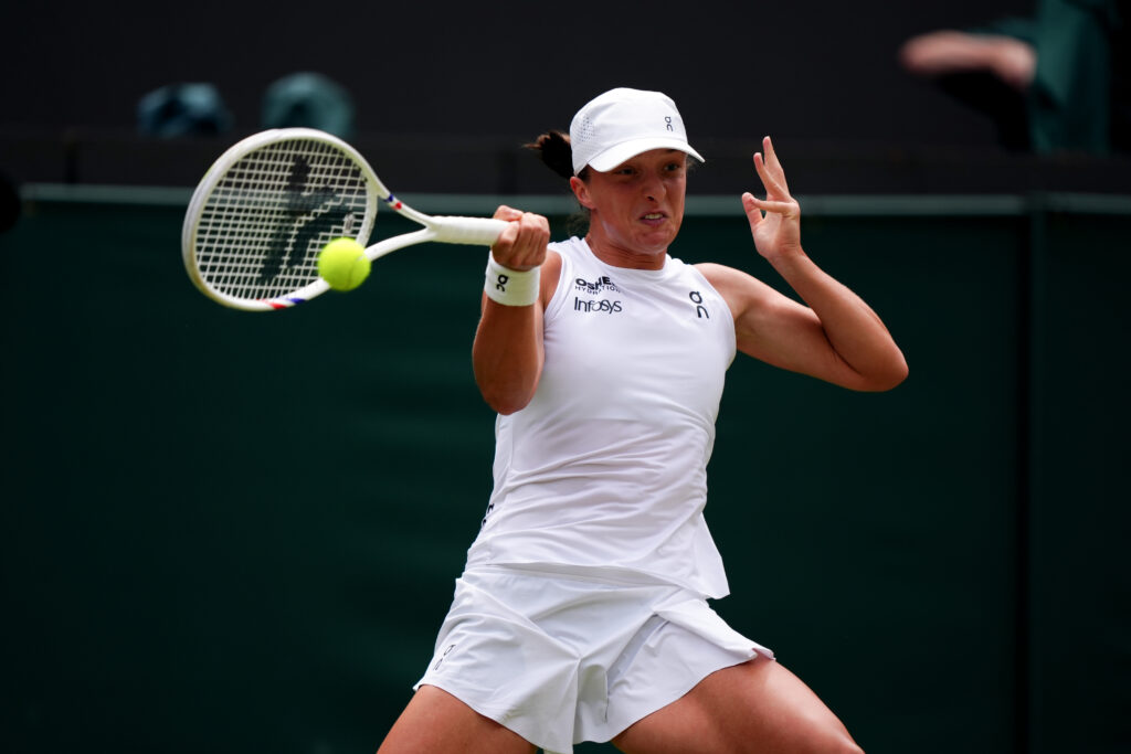 Iga Swiatek, de cinci ori campioană la turneele majore, ajunge în prima sa finală la Wimbledon