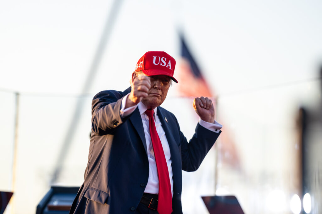 Casa Albă publică o imagine cu Trump în rolul Superman chiar în ziua lansării noului film „Superman”