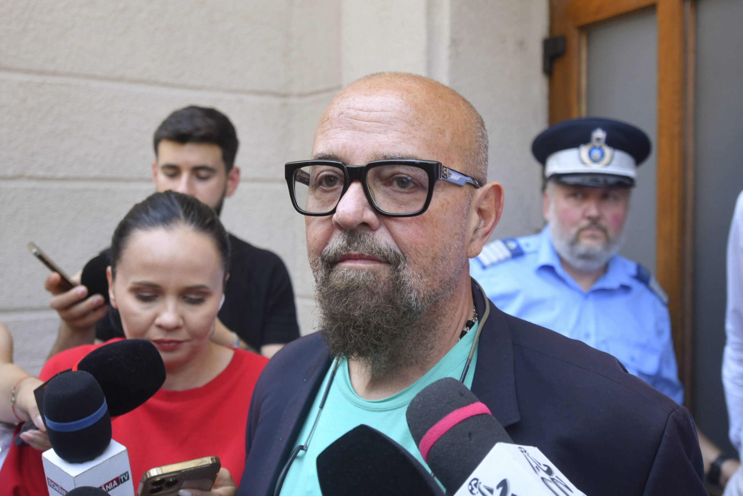 Percheziții DNA la domiciliul lui Piedone din Bragadiru și în Sinaia / Cinci locații din București, Ilfov, Prahova și Constanța sunt vizate / Șeful ANPC, suspectat că a avertizat un operator economic înainte de control / Ce a declarat acesta Percheziții DNA la domiciliul lui Piedone din Bragadiru și în Sinaia / Cinci locații din București, Ilfov, Prahova și Constanța sunt vizate / Șeful ANPC, suspectat că a avertizat un operator economic înainte de control / Ce a declarat acesta
