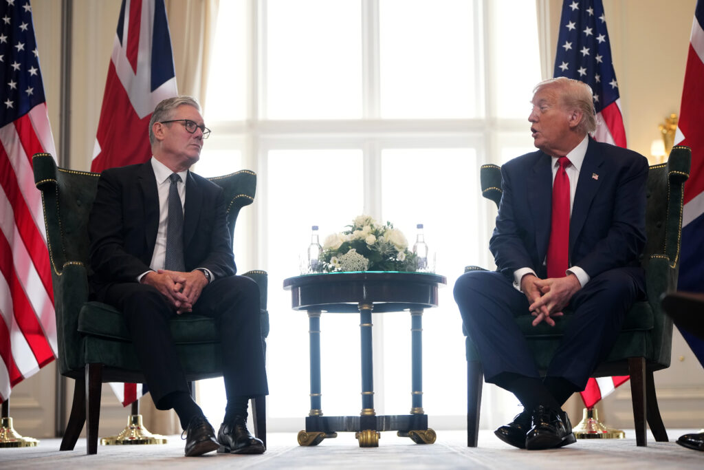 „Este prietenul meu”. Starmer l-a întrerupt pe Trump care îl critica pe primarul Londrei