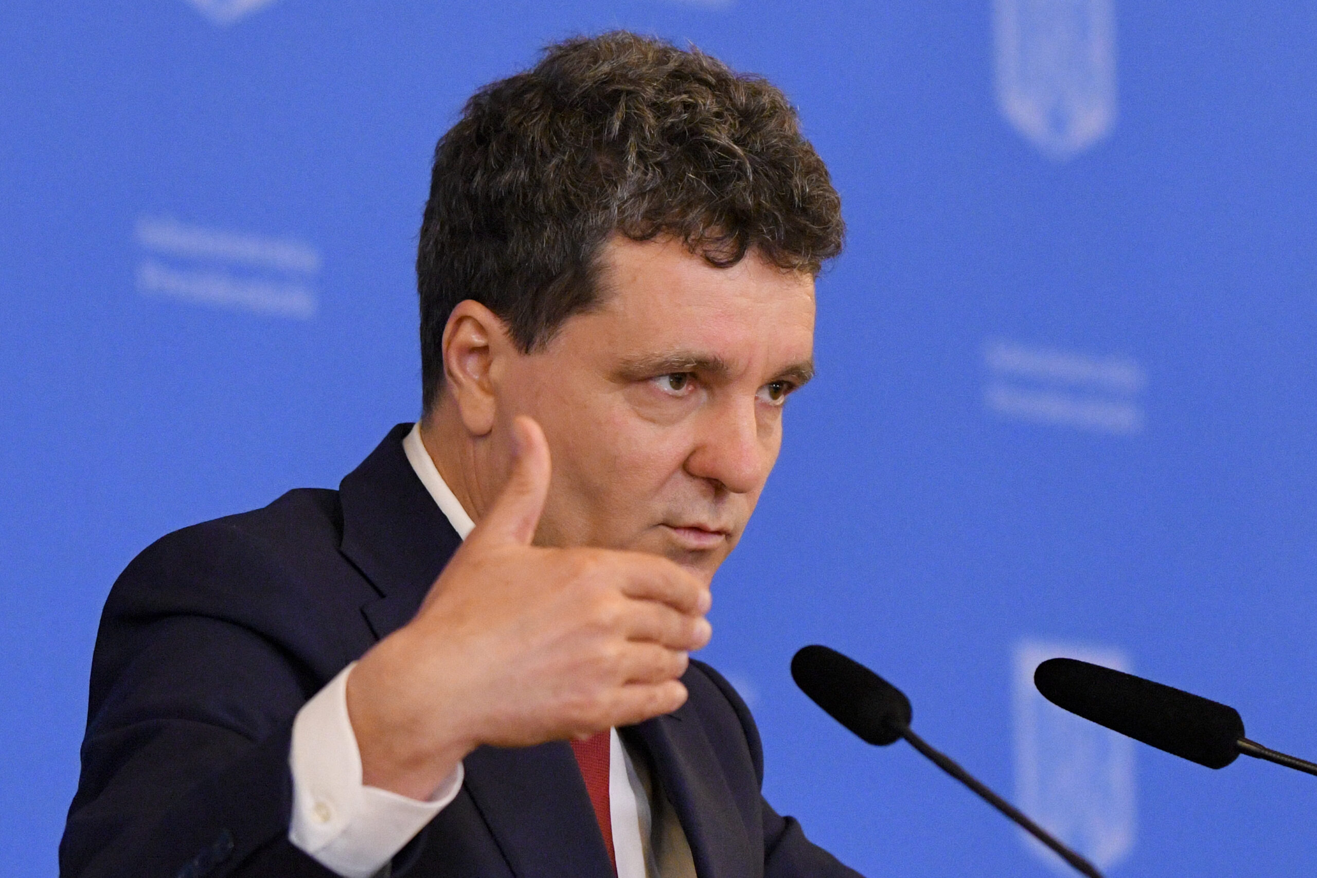 Președintele Nicușor Dan a părăsit sediul Guvernului / Nicușor Dan s-a alăturat discuțiilor din coaliția de guvernare pe tema Pachetului 2 de măsuri, inclusiv a pensiilor magistraților Președintele Nicușor Dan a părăsit sediul Guvernului / Nicușor Dan s-a alăturat discuțiilor din coaliția de guvernare pe tema Pachetului 2 de măsuri, inclusiv a pensiilor magistraților