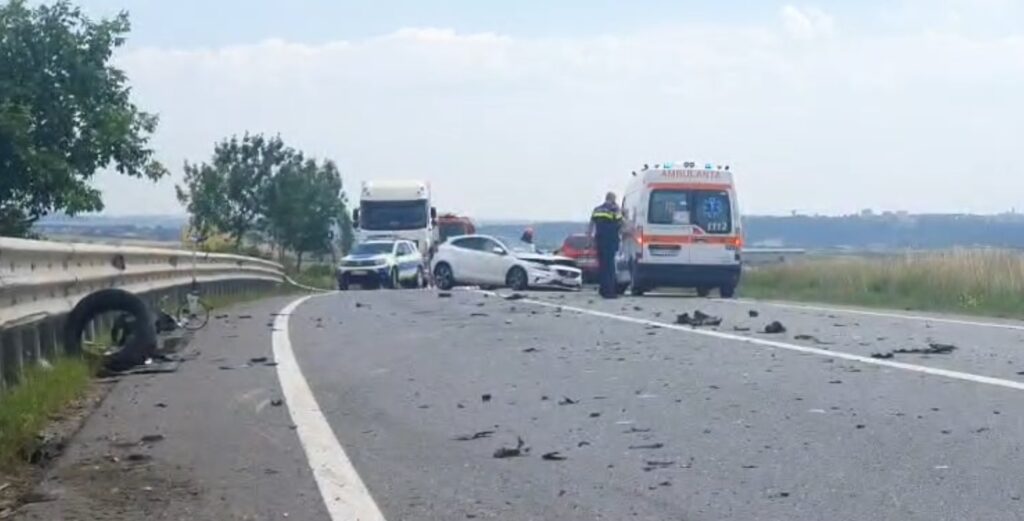Accident grav între un autoturism și un microbuz pe DN17, în Suceava. A fost activat Planul Roșu