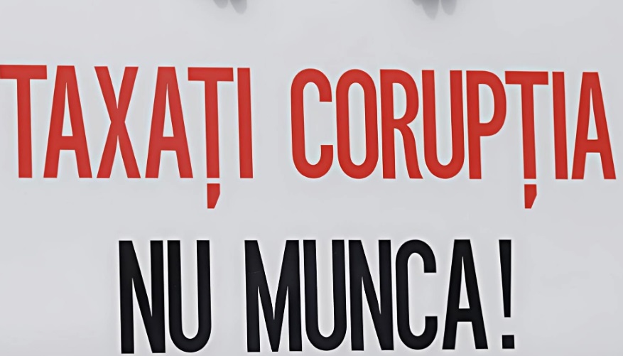 Proteste spontane la SGA Vrancea și Bacău. Protestatarii au afișat salariile „nesimțite”