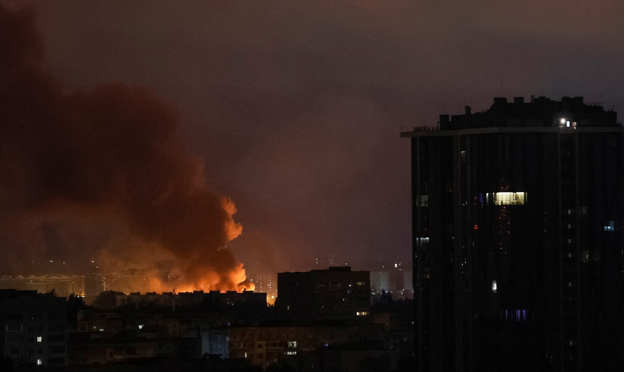 2 morți, 48 de răniți și oameni prinși sub dărâmături