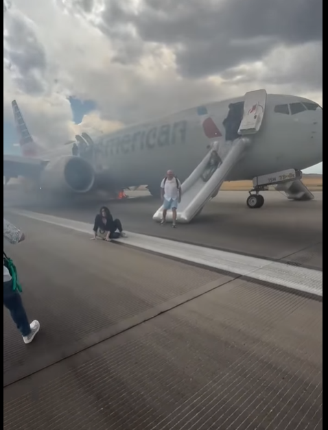 Un avion a luat foc la Denver înainte de decolare. Toți pasagerii au fost evacuați