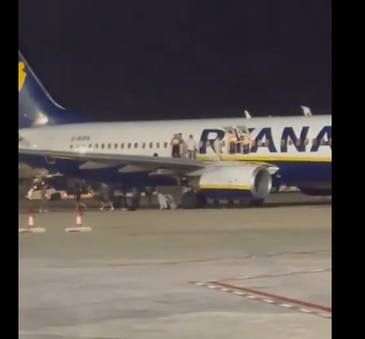 Momente de groază la bordul unui avion Ryanair pe aeroportul Palma din Mallorca. Un incendiu a izbucnit pe pista aeroportului