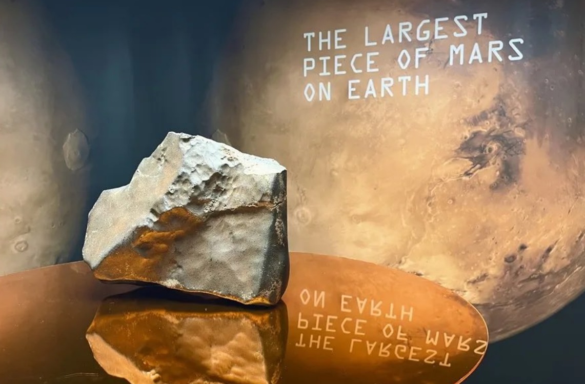 Cel mai mare meteorit provenit de pe Marte a fost vândut cu 5,3 milioane de dolari