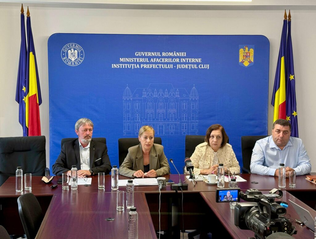 Meteorologii de la stația din munții Vlădeasa distrusă de incendiu, vor fi cazați în două containere complet echipate