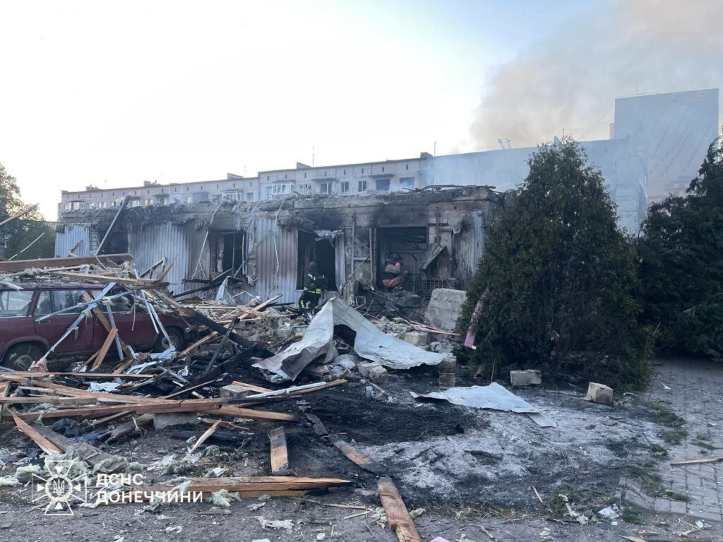 Rusia lovește din nou: Centru comercial bombardat în Dobropillia, bilanț tragic