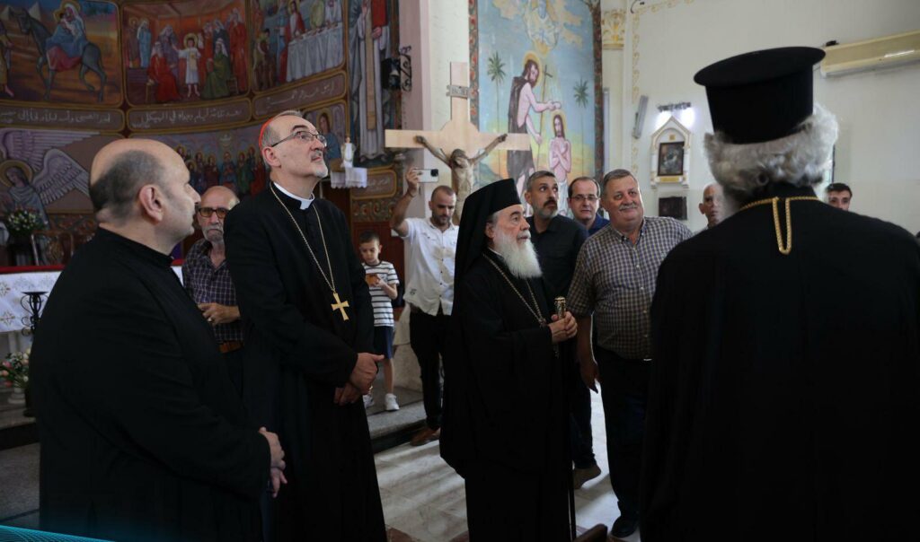 Patriarhii creștini vizitează Gaza, după atacul israelian asupra singurei biserici catolice