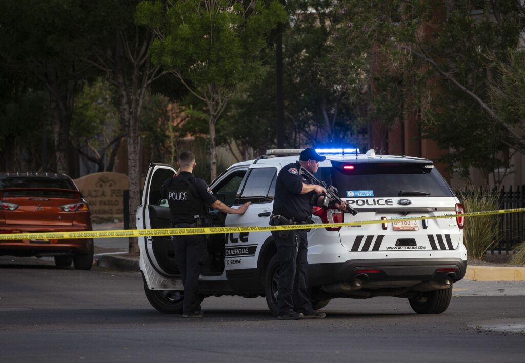 Împușcături în campusul Universității din New Mexico: un mort, autorul este căutat