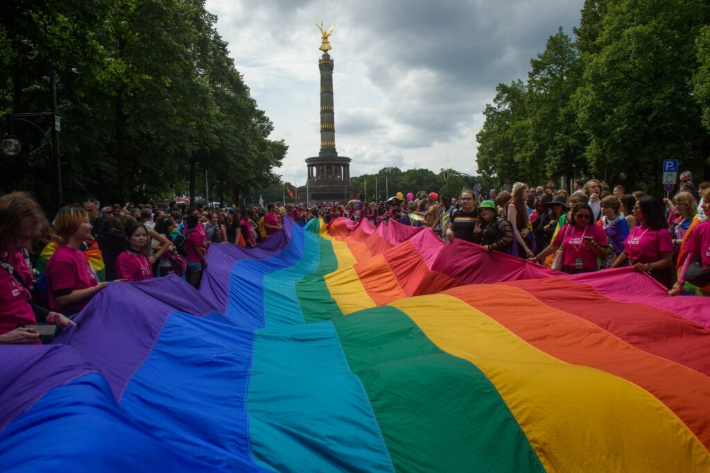 Zeci de mii de oameni au participat la parada Pride de la Berlin