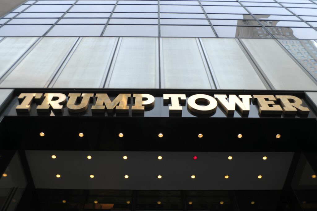 Trump aduce brandul său imobiliar și în România. Unde va fi construit primul Trump Tower
