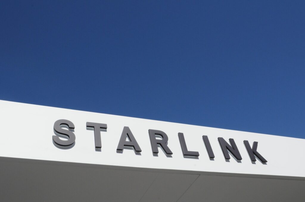 Serviciul de internet prin satelit Starlink al lui Musk se confruntă cu o pană de reţea
