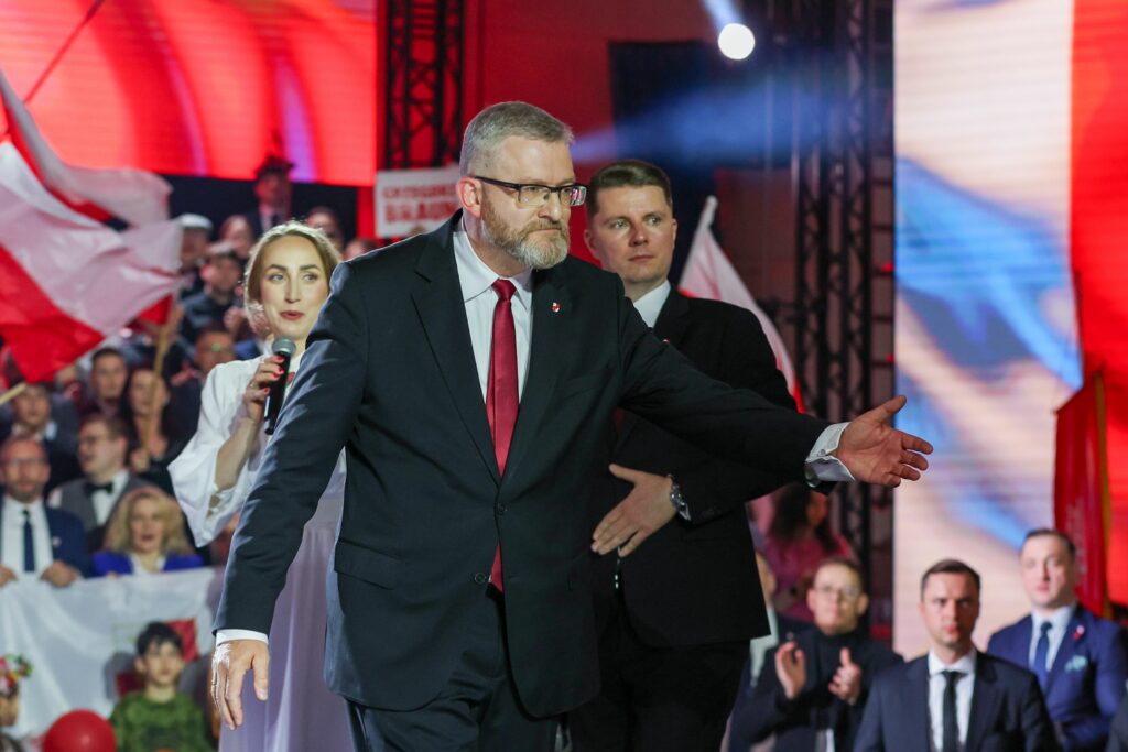 Un fost candidat la prezidențialele din Polonia, în vizorul procurorilor. Este anchetat pentru negarea publică a crimelor comise la Auschwitz