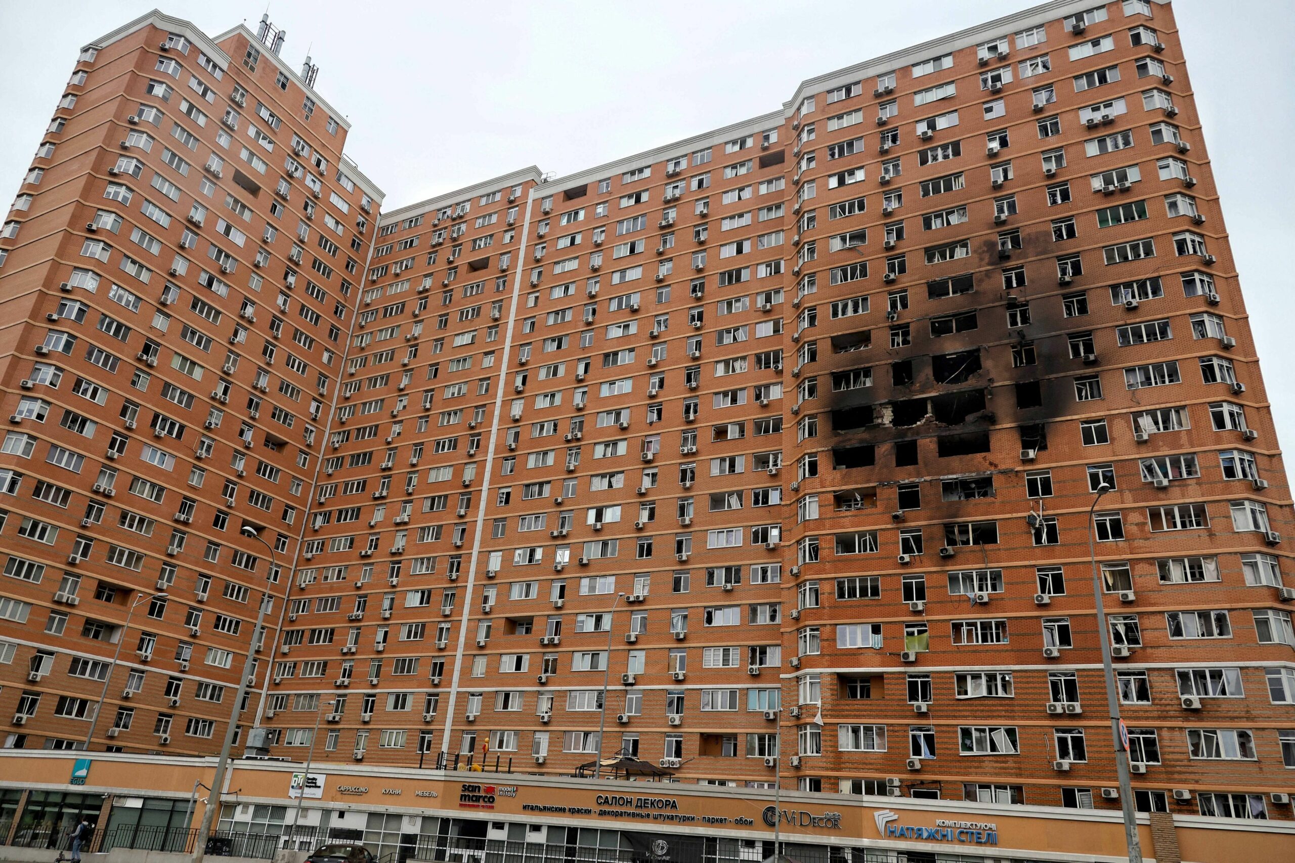 Cinci persoane, între care doi copii, rănite într-un atac aerian rusesc asupra Odesei Cinci persoane, între care doi copii, rănite într-un atac aerian rusesc asupra Odesei